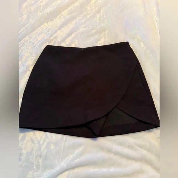 English Factory Black Skort with Overlap Design - Picture 4 of 11